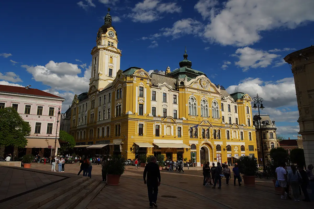Széchenyi tér a városházával