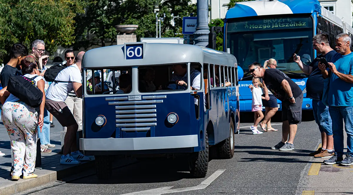 A 60-as minibusz