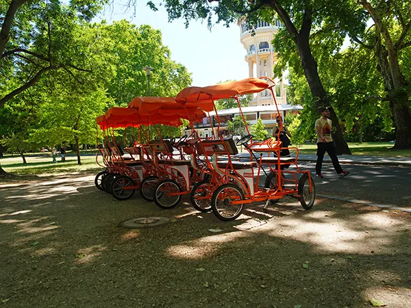 A sziget népszerű járműve a bérelhető bringóhintó