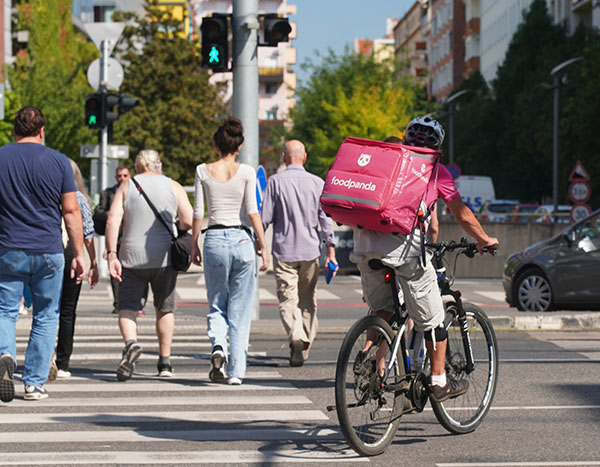 Foodpanda kerékpáros futár