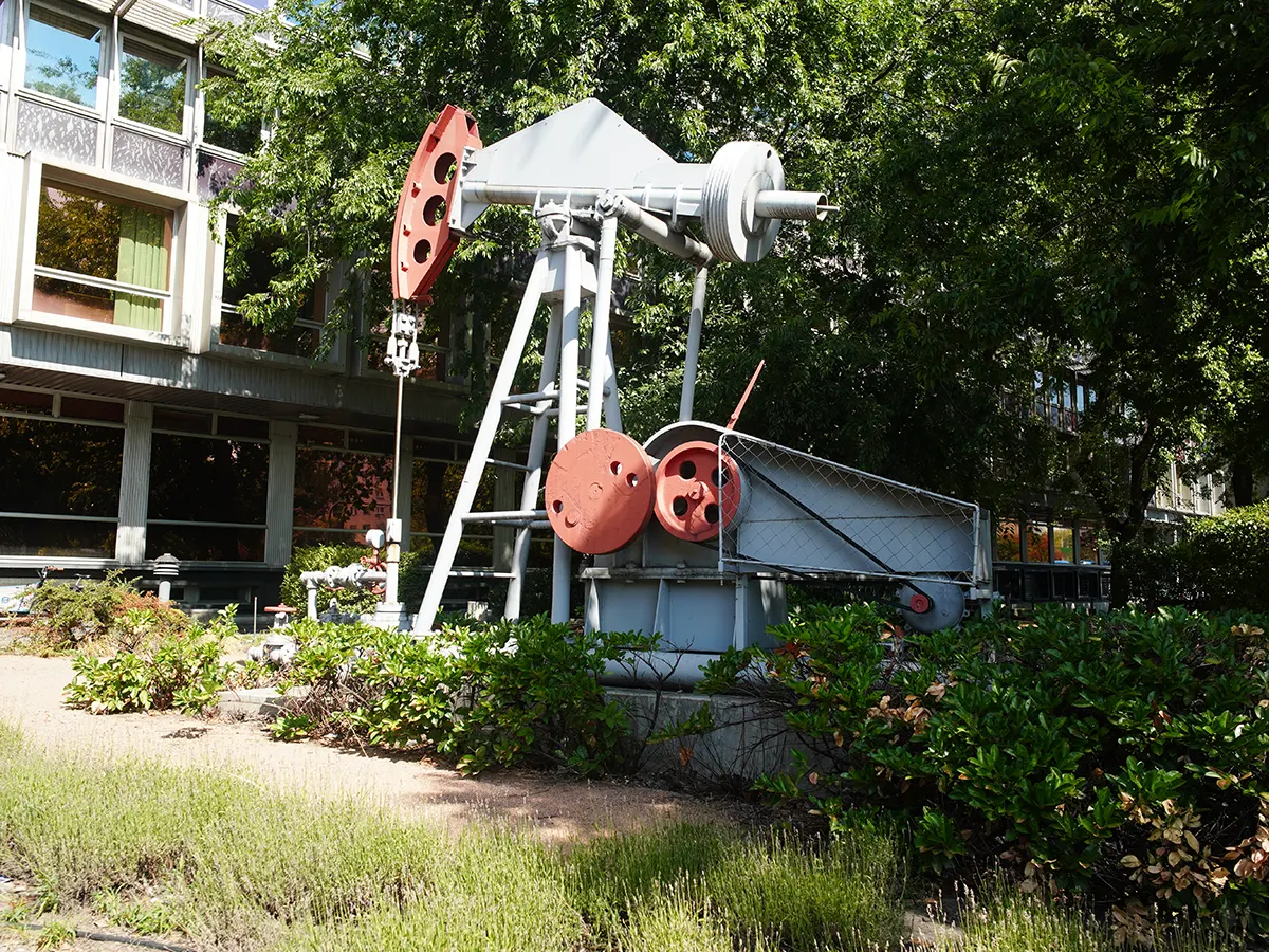 Olajkút az Energiaügyi Minisztérium előtt