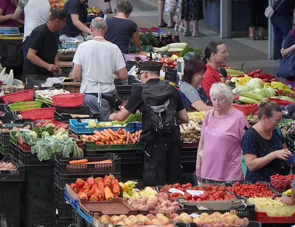 Zöldségárusok a Fehérvári úti Vásárcsarnokban
