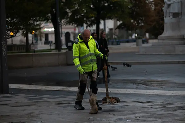 Utcaseprő a Vörösmarty téren